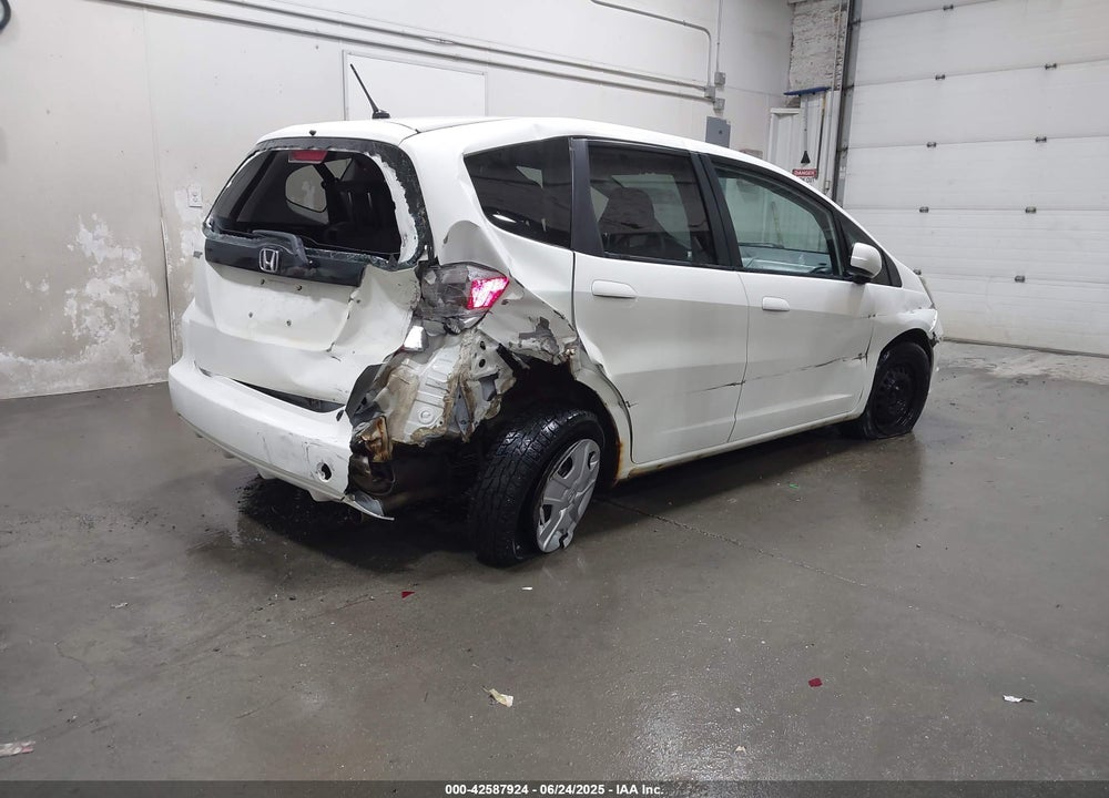 2013 HONDA FIT VIN: JHMGE8H38DC055358