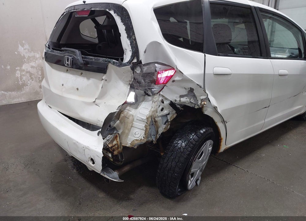 2013 HONDA FIT VIN: JHMGE8H38DC055358