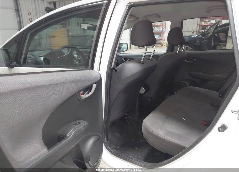 2013 HONDA FIT VIN: JHMGE8H38DC055358