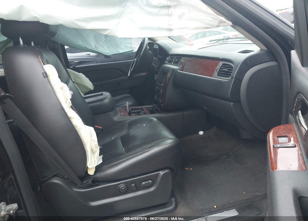 2010 CHEVROLET TAHOE VIN: 1GNUKCE05AR225475