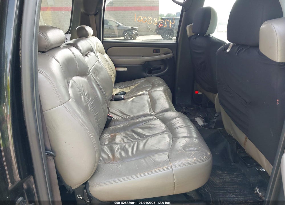 2002 CHEVROLET SUBURBAN 1500 LT VIN: 1GNFK16T22J211667