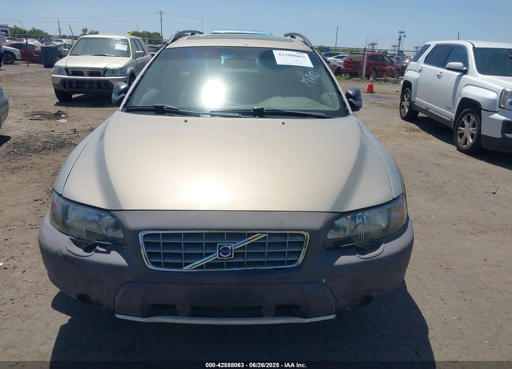 2002 VOLVO V70 XC VIN: YV1SZ58D821076088