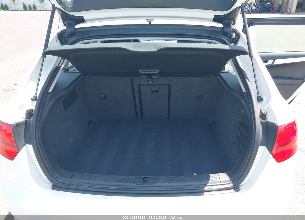 2011 AUDI A3 VIN: WAUKJAFMXBA108562