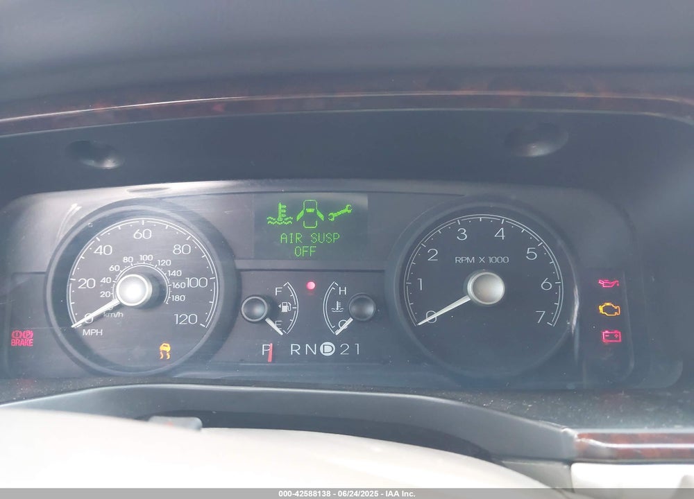 2007 LINCOLN TOWN CAR SIGNATURE VIN: 1LNHM81W27Y633874