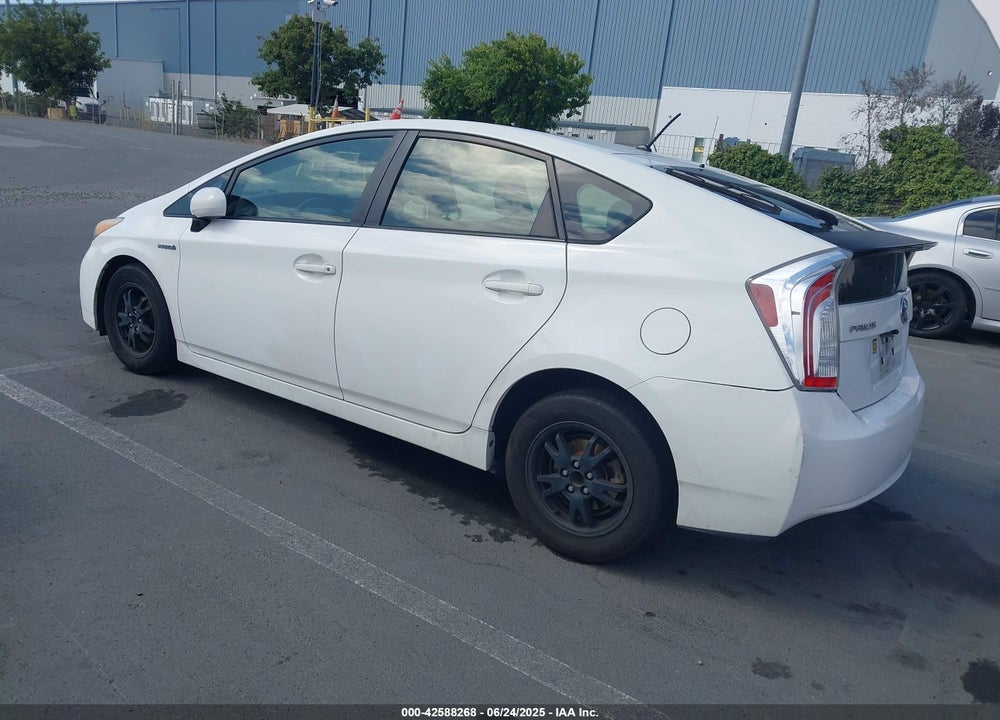 2013 TOYOTA PRIUS TWO VIN: JTDKN3DU8D5582639