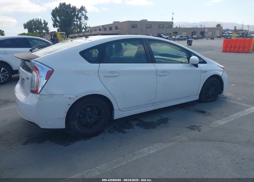 2013 TOYOTA PRIUS TWO VIN: JTDKN3DU8D5582639