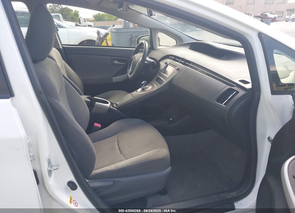 2013 TOYOTA PRIUS TWO VIN: JTDKN3DU8D5582639