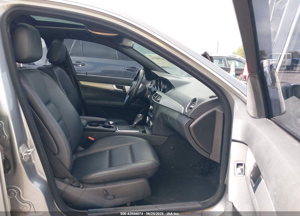 2013 MERCEDES-BENZ C 300 LUXURY 4MATIC/SPORT 4MATIC VIN: WDDGF8AB2DR242498