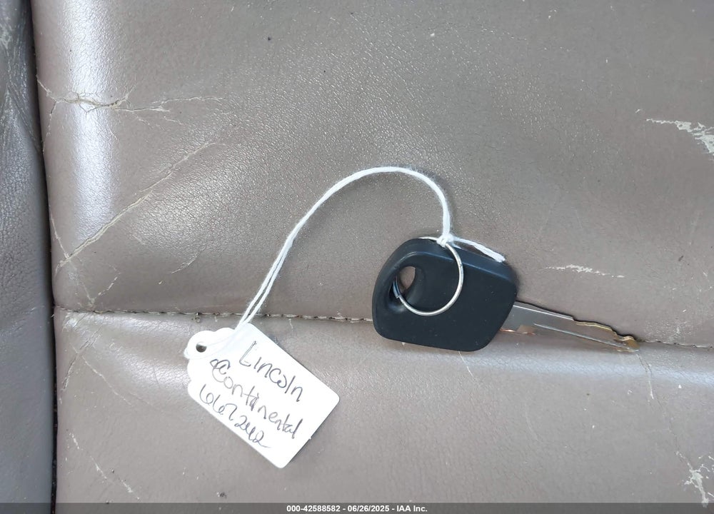 2001 LINCOLN CONTINENTAL VIN: 1LNHM97V91Y667242