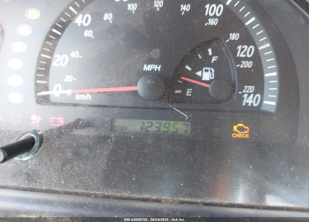 2003 TOYOTA CAMRY XLE VIN: JTDBE30K830184394