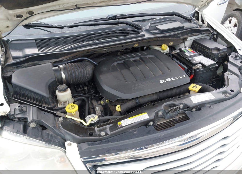 2013 CHRYSLER TOWN & COUNTRY VIN: 2C4RC1CG9DR560107