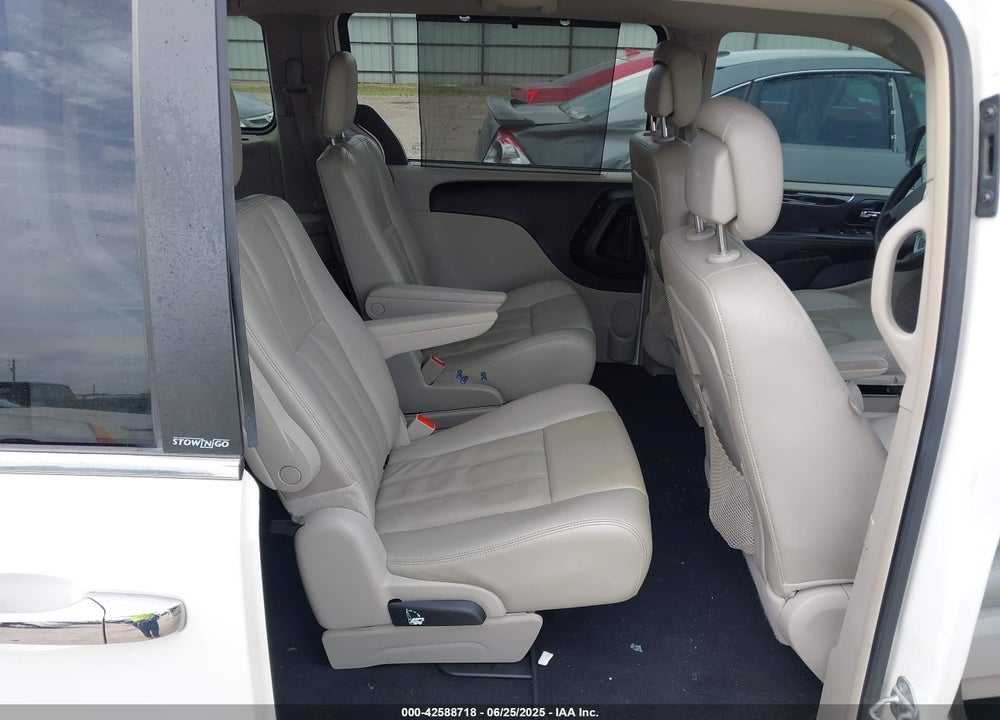 2013 CHRYSLER TOWN & COUNTRY VIN: 2C4RC1CG9DR560107