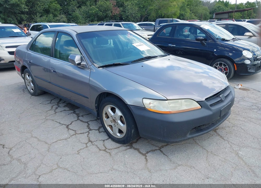 2000 HONDA ACCORD 3.0 LX VIN: 1HGCG1647YA038258