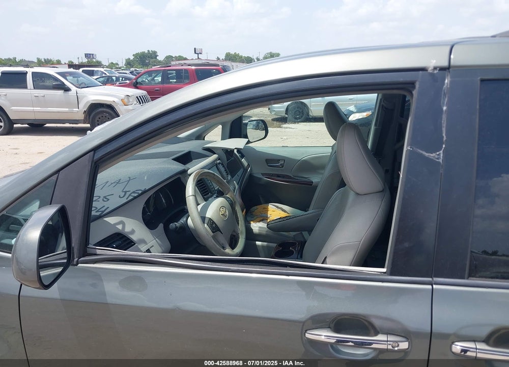 2011 TOYOTA SIENNA VIN: 5TDYK3DC8BS057274