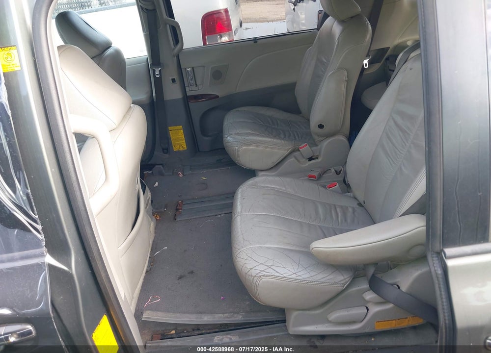 2011 TOYOTA SIENNA VIN: 5TDYK3DC8BS057274