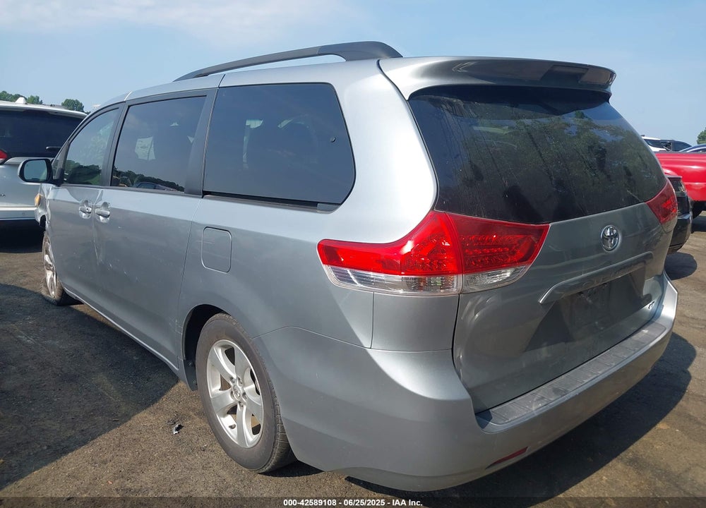2013 TOYOTA SIENNA LE V6 8 PASSENGER VIN: 5TDKK3DC2DS389557