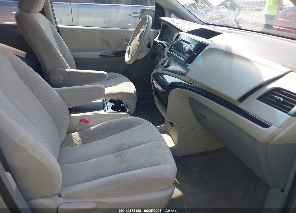 2013 TOYOTA SIENNA LE V6 8 PASSENGER VIN: 5TDKK3DC2DS389557