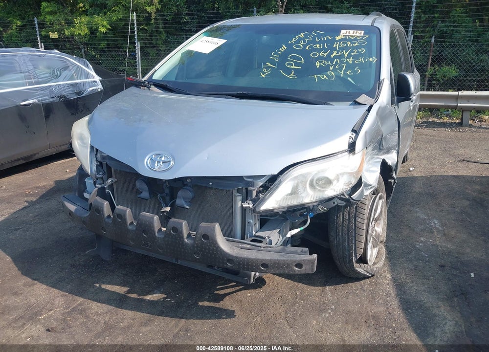 2013 TOYOTA SIENNA LE V6 8 PASSENGER VIN: 5TDKK3DC2DS389557