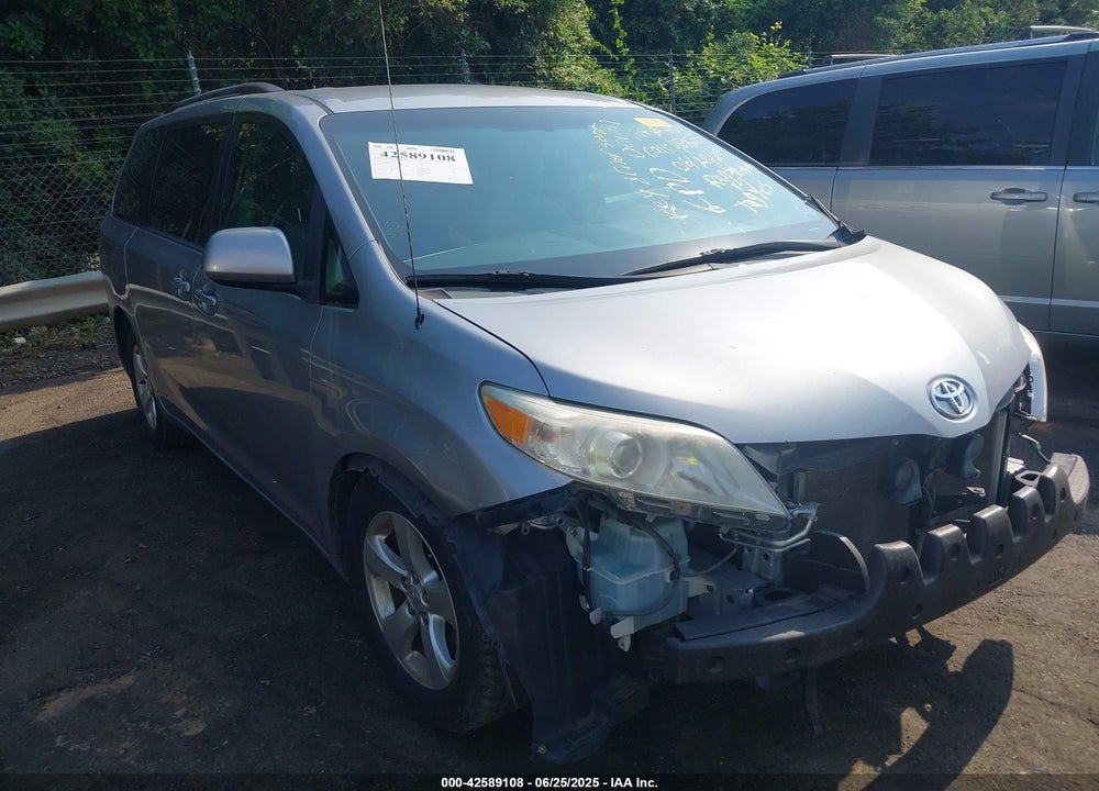 2013 TOYOTA SIENNA LE V6 8 PASSENGER VIN: 5TDKK3DC2DS389557