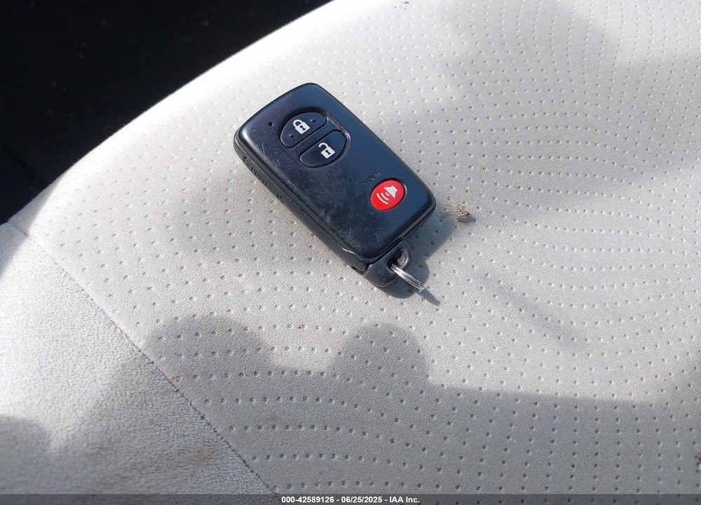 2013 TOYOTA PRIUS TWO VIN: JTDKN3DU4D5692877