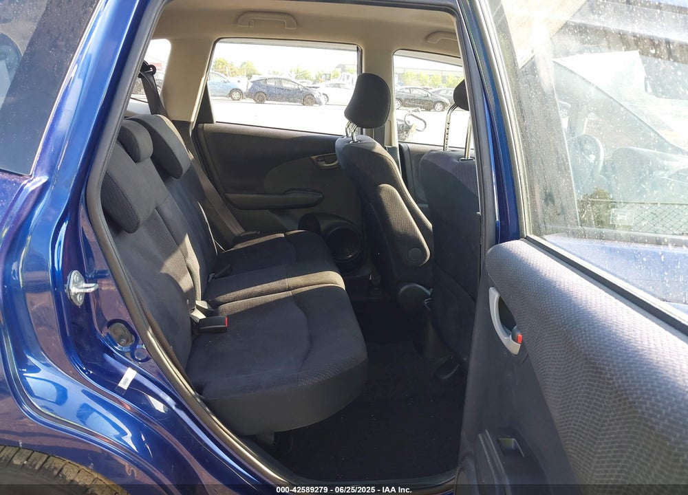 2013 HONDA FIT VIN: JHMGE8H54DC047775