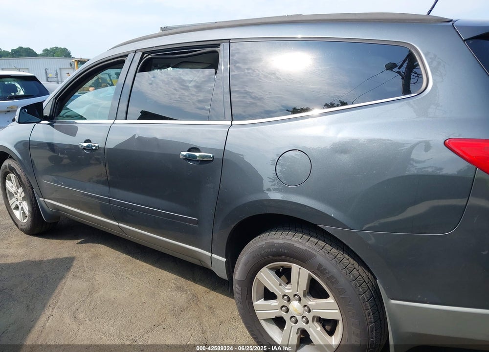 2011 CHEVROLET TRAVERSE VIN: 1GNKVGED5BJ245220
