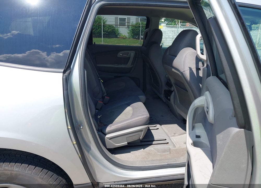 2011 CHEVROLET TRAVERSE VIN: 1GNKRFED2BJ412096