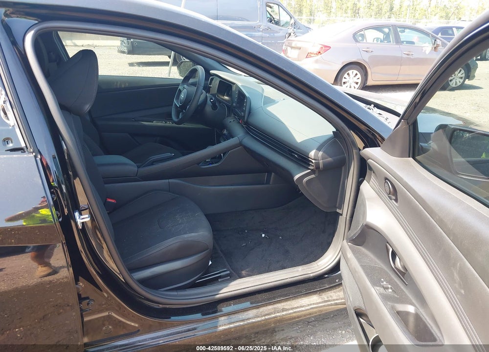 2025 HYUNDAI ELANTRA VIN: KMHLM4DG9SU972767