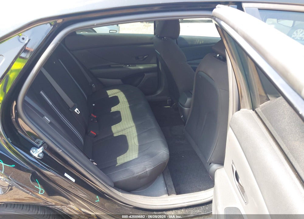 2025 HYUNDAI ELANTRA VIN: KMHLM4DG9SU972767