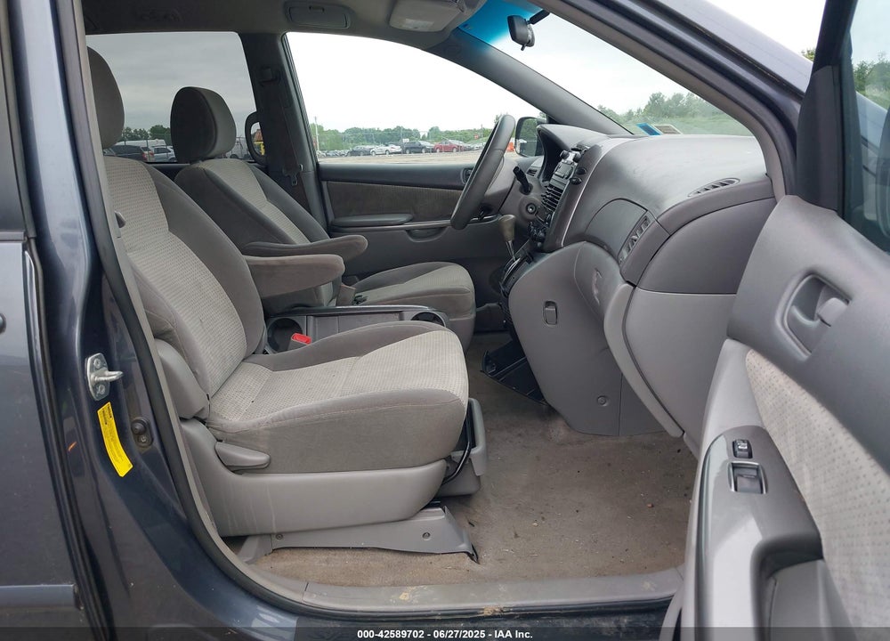 2010 TOYOTA SIENNA LE VIN: 5TDKK4CC6AS298083