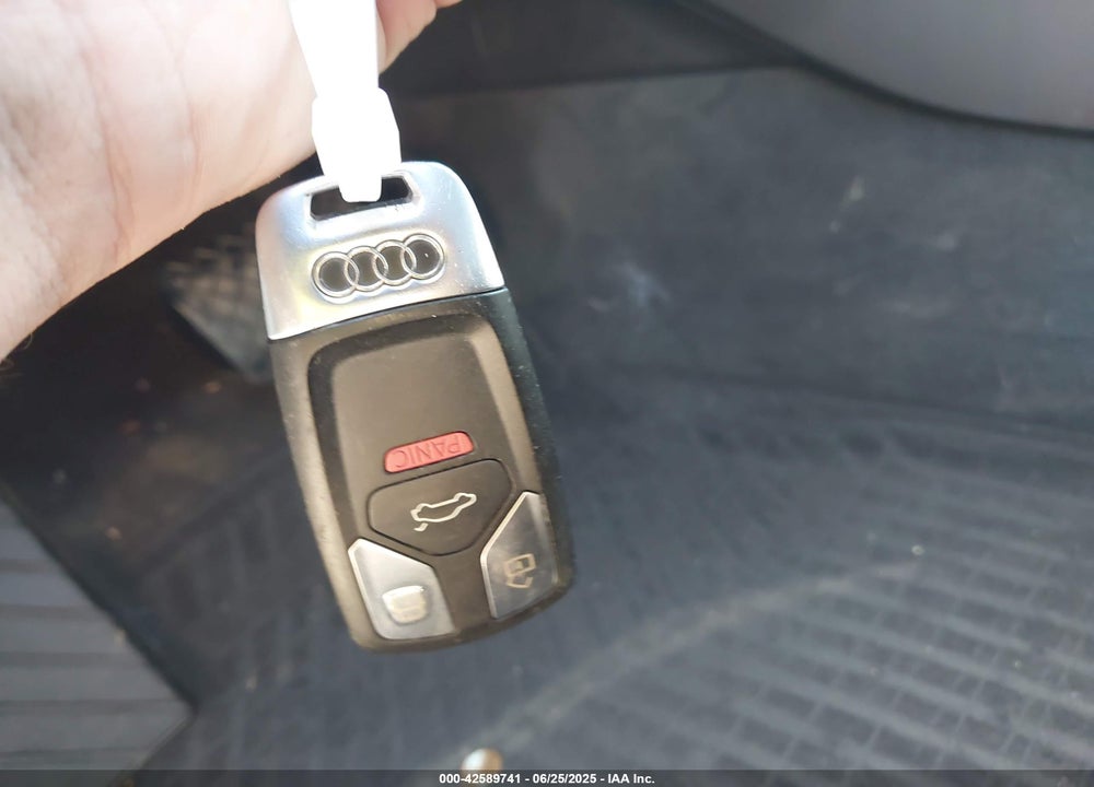 2017 AUDI A4 VIN: WAUANAF44HN002447