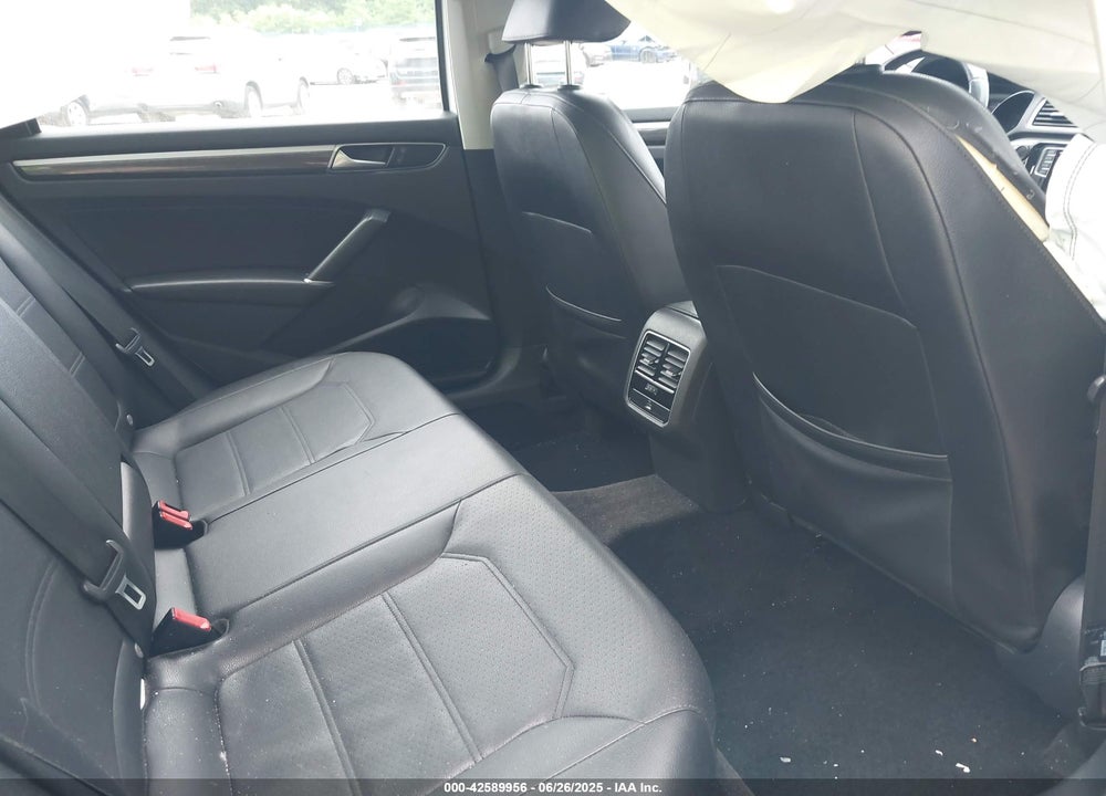 2016 VOLKSWAGEN PASSAT VIN: 1VWBT7A38GC054119