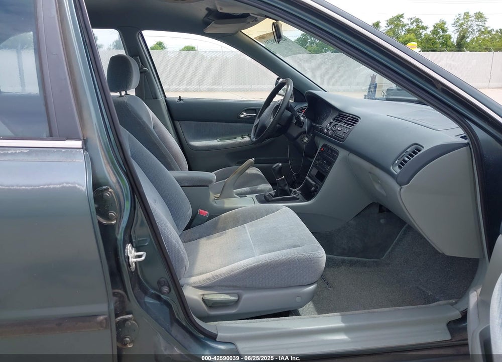 1996 HONDA ACCORD LX/EX VIN: 1HGCD5539TA012679