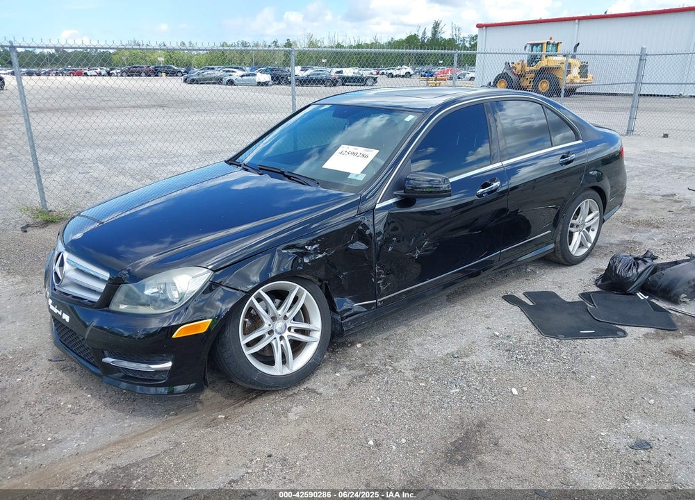 2013 MERCEDES-BENZ C CLASS VIN: WDDGF4HB2DR273930