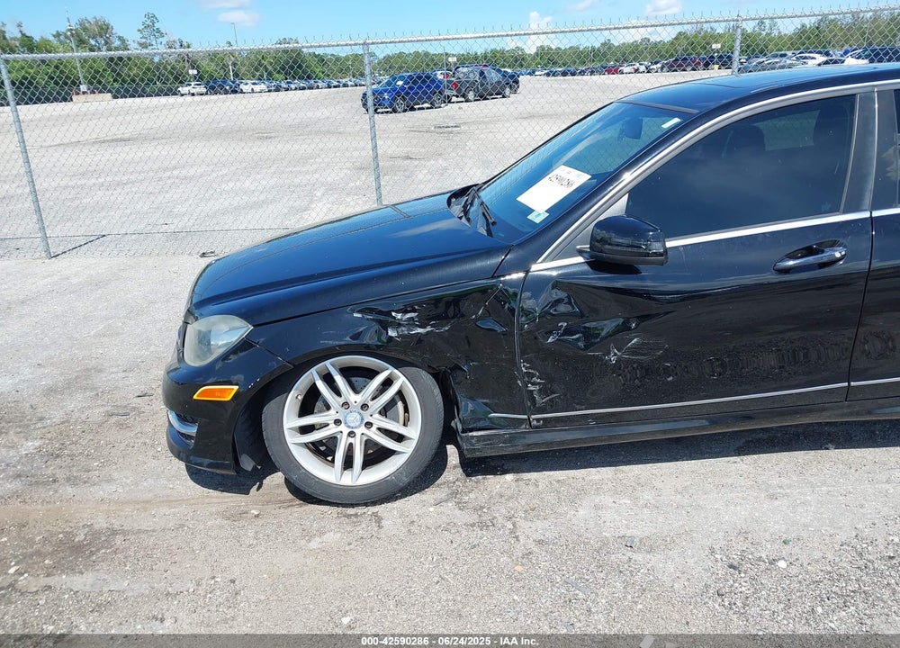 2013 MERCEDES-BENZ C CLASS VIN: WDDGF4HB2DR273930