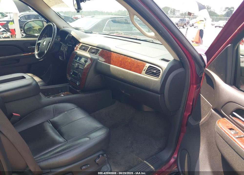 2010 CHEVROLET TAHOE LT VIN: 1GNUKBE05AR187563