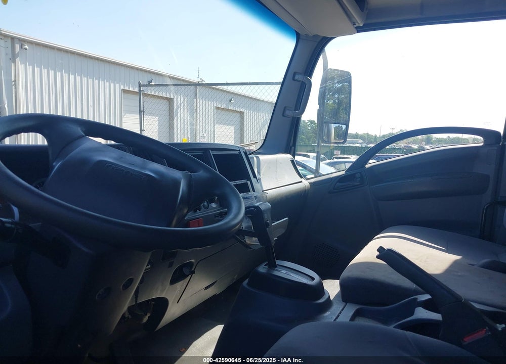 2017 ISUZU NPR HD DSL REG AT VIN: JALC4W161H7001103