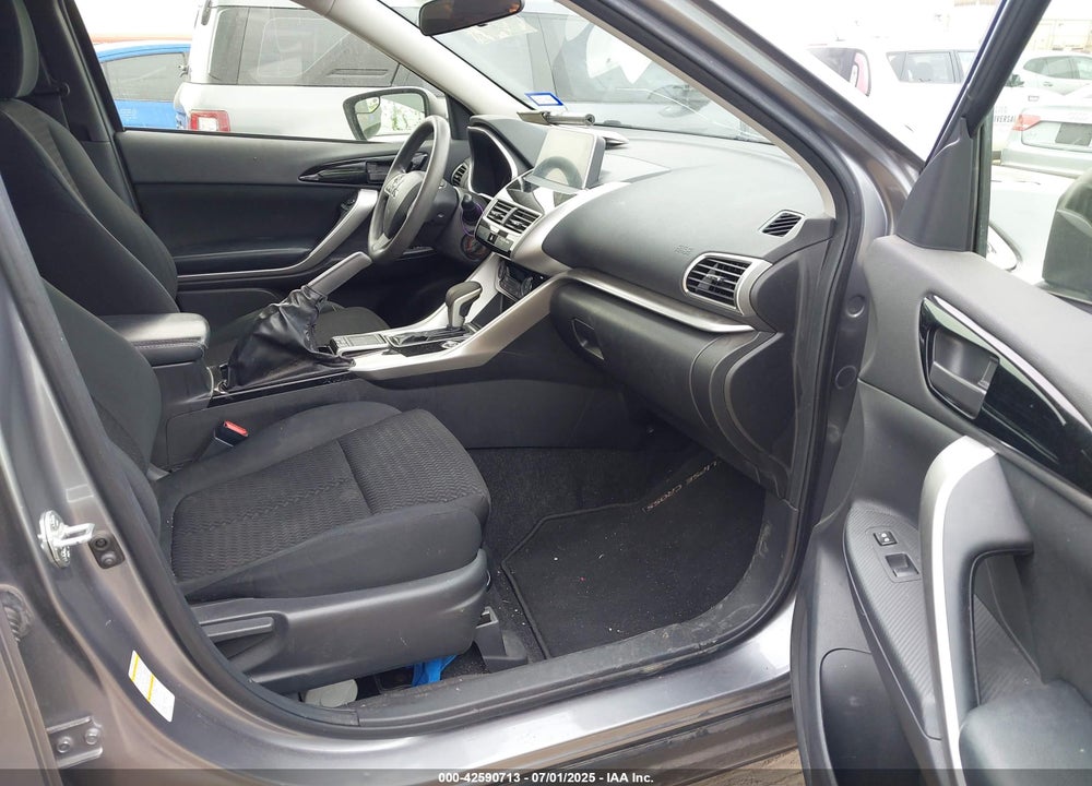 2018 MITSUBISHI ECLIPSE CROSS LE VIN: JA4AT4AA9JZ070176