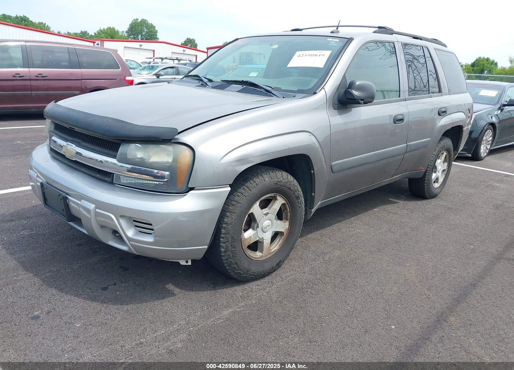 2005 CHEVROLET TRAILBLAZER LS VIN: 1GNDT13S852284847