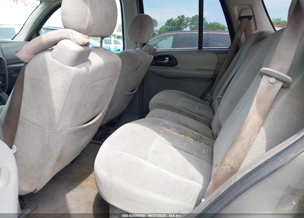 2005 CHEVROLET TRAILBLAZER LS VIN: 1GNDT13S852284847