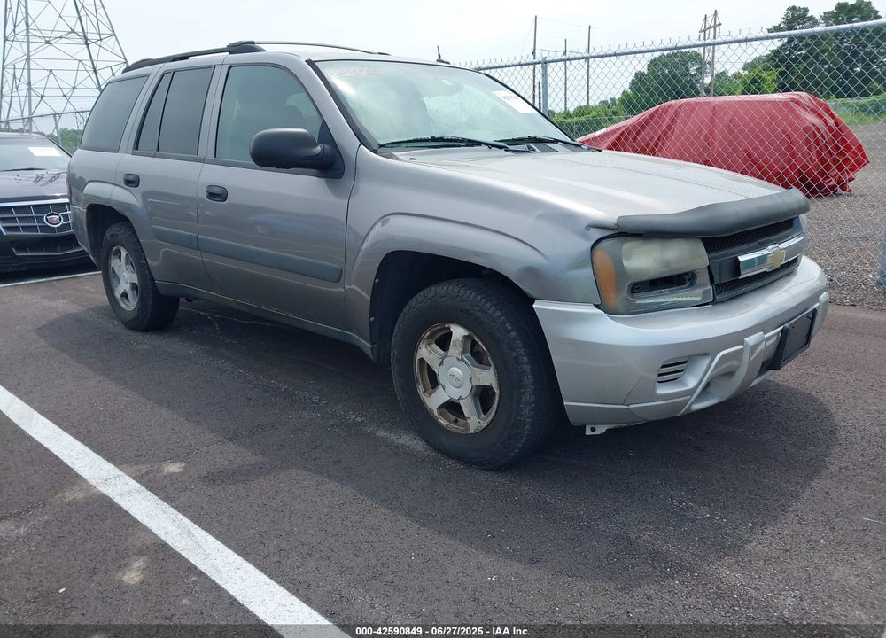 2005 CHEVROLET TRAILBLAZER LS VIN: 1GNDT13S852284847