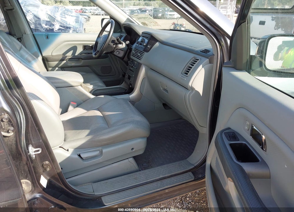 2005 HONDA PILOT EX-L VIN: 5FNYF18515B066489