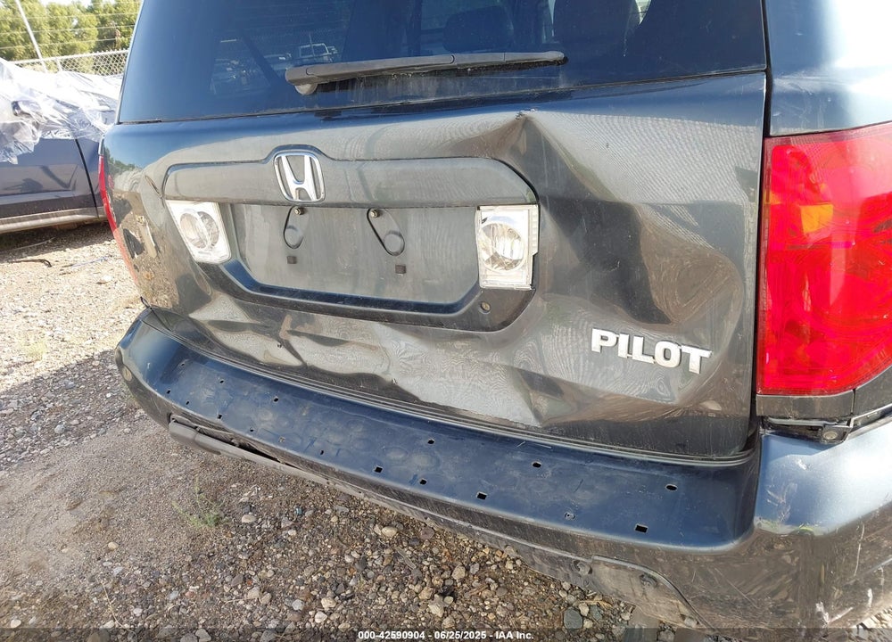 2005 HONDA PILOT EX-L VIN: 5FNYF18515B066489