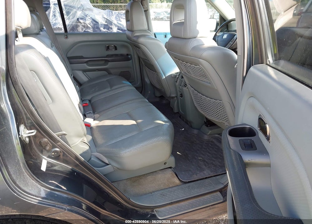 2005 HONDA PILOT EX-L VIN: 5FNYF18515B066489
