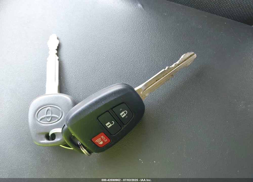 2012 TOYOTA PRIUS C VIN: JTDKDTB30C1014937