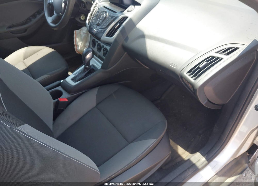 2014 FORD FOCUS SE VIN: 1FADP3K21EL447588