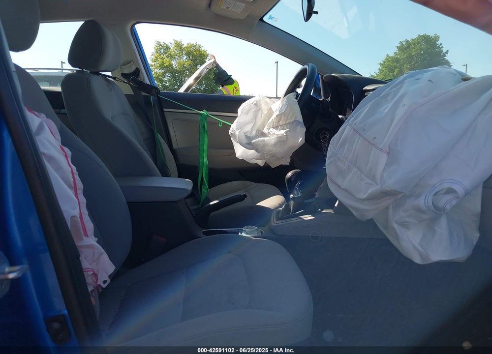 2017 HYUNDAI ELANTRA VIN: 5NPD74LF8HH041222