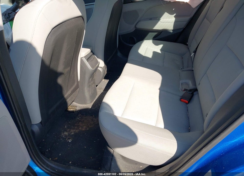 2017 HYUNDAI ELANTRA VIN: 5NPD74LF8HH041222