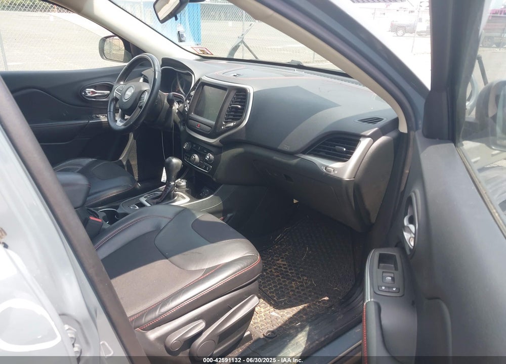 2015 JEEP CHEROKEE VIN: 1C4PJMBB0FW528421