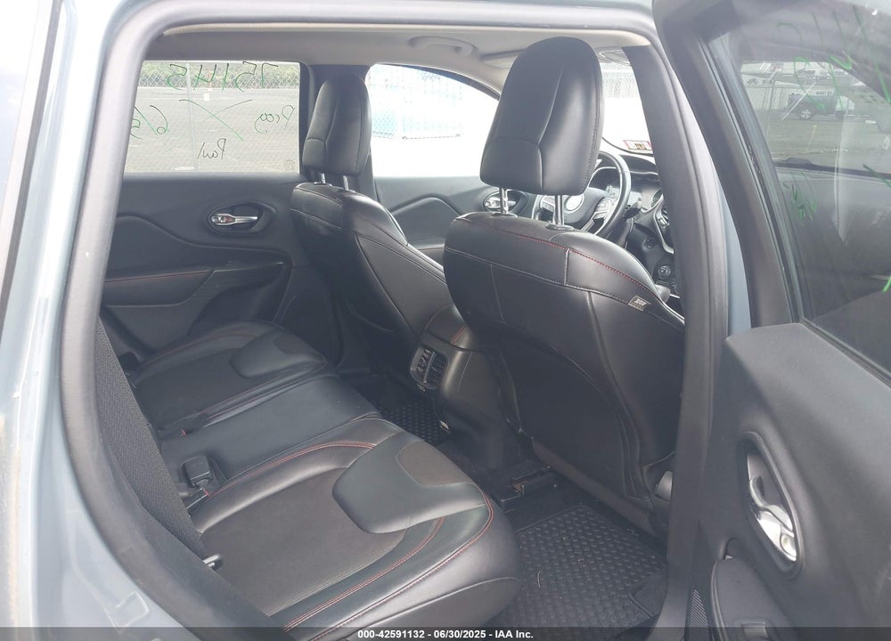 2015 JEEP CHEROKEE VIN: 1C4PJMBB0FW528421